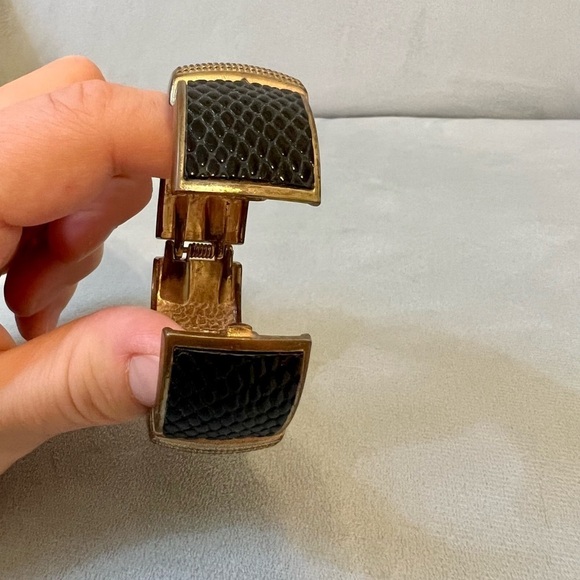 $5 ADD ON ITEM - Black & Gold Bracelet - Picture 3 of 6